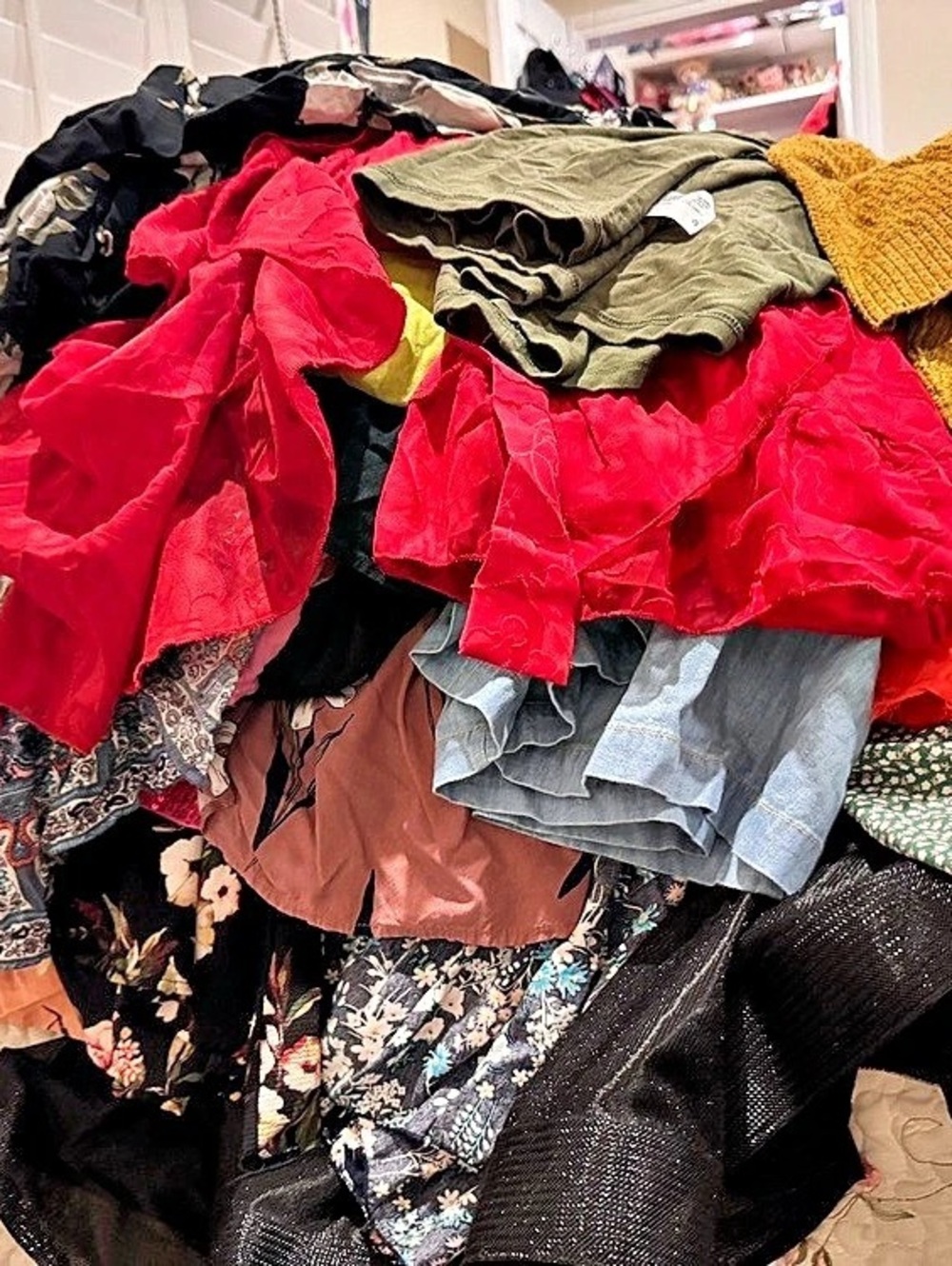 PLUS-SIZE CLOSET CLEAN-OUT: 160 PIECES - Picture 2 of 6